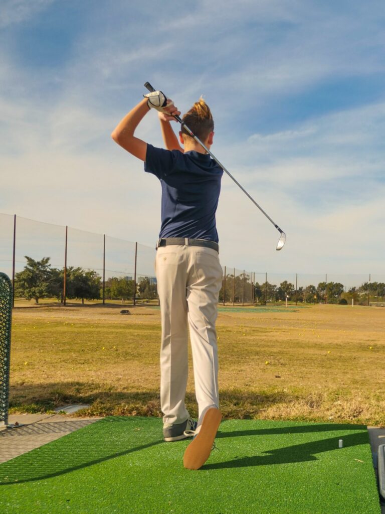 how to play golf driving range 